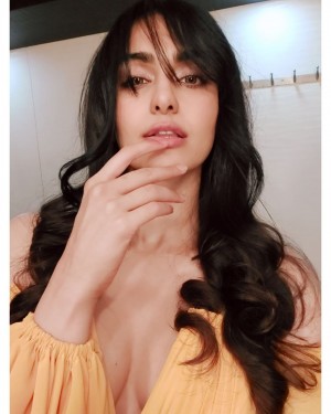 Adah Sharma (aka) Adah