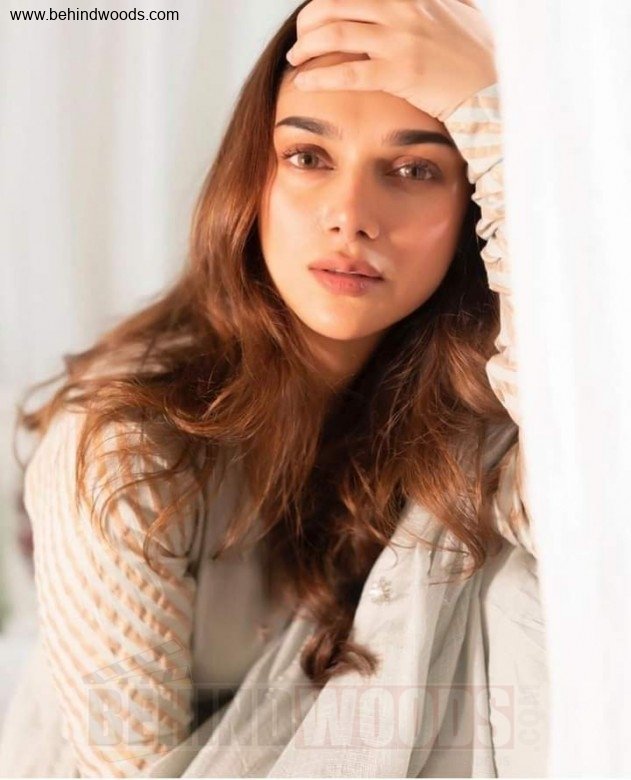 Aditi Rao Hydari (aka) AditiRaoHydari photos stills & images