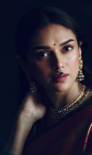 Aditi Rao Hydari (aka) AditiRaoHydari