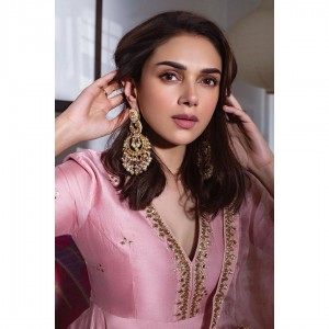 Aditi Rao Hydari (aka) AditiRaoHydari