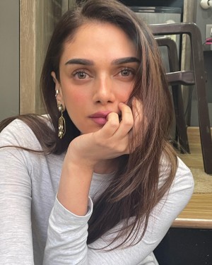 Aditi Rao Hydari (aka) AditiRaoHydari