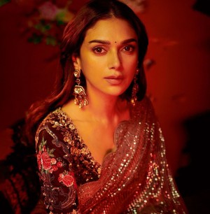 Aditi Rao Hydari (aka) AditiRaoHydari