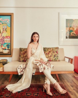 Aditi Rao Hydari (aka) AditiRaoHydari