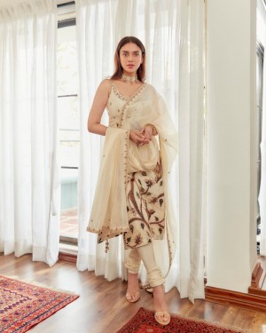 Aditi Rao Hydari (aka) AditiRaoHydari