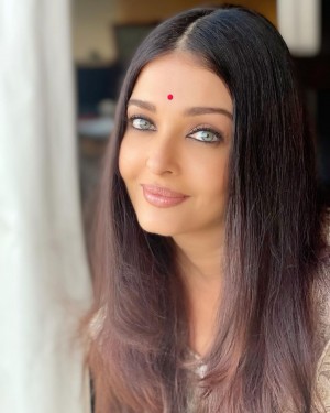 Aishwarya Rai (aka) AishwaryaRaiBachchan