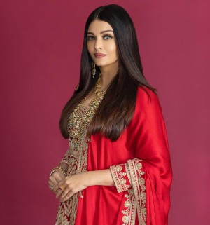 Aishwarya Rai (aka) AishwaryaRaiBachchan