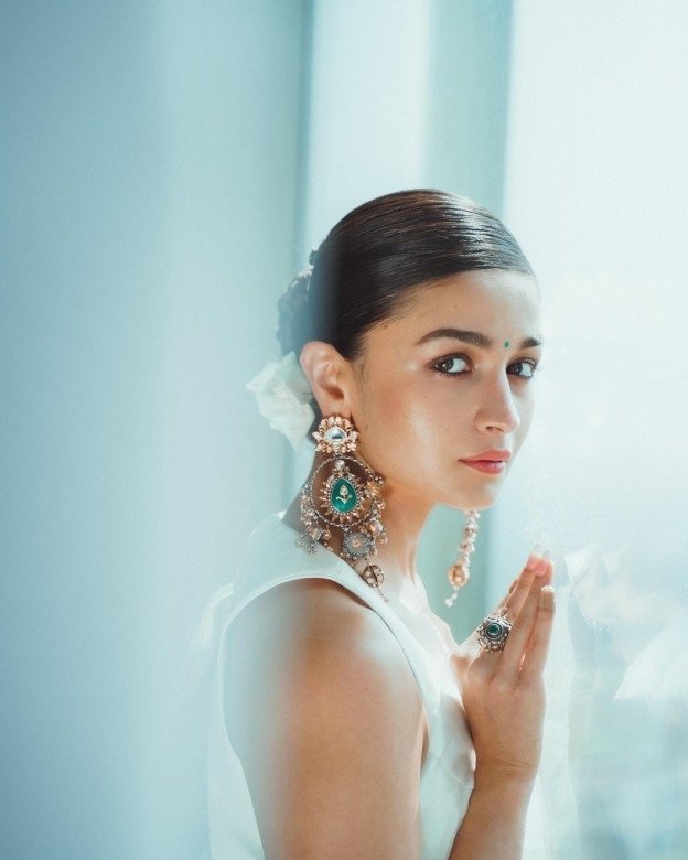 Alia Bhatt Aka Aliabhatt Photos Stills Images