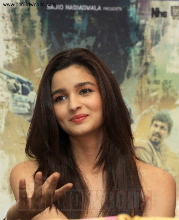 Alia Bhatt (aka) AliaBhatt photos stills & images