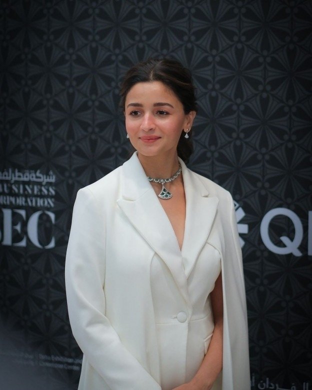 Alia Bhatt (aka) AliaBhatt photos stills & images