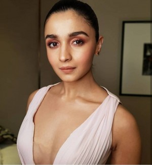 Alia Bhatt (aka) AliaBhatt