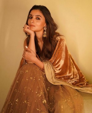 Alia Bhatt (aka) AliaBhatt