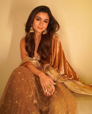 Alia Bhatt (aka) AliaBhatt