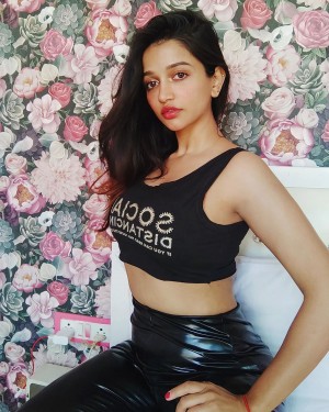 Anaika Soti (aka) Anaikaa Soti