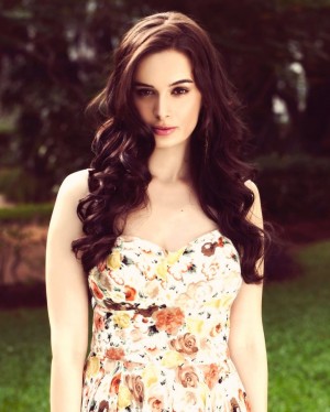 Evelyn Sharma (aka) EvelynSharma