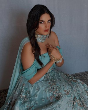 Himanshi Khurana (aka) Himanshi Khuranaa