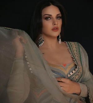 Himanshi Khurana (aka) Himanshi Khuranaa