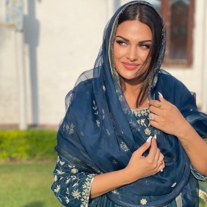 Himanshi Khurana (aka) Himanshi Khuranaa