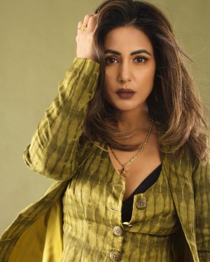 Hina Khan (aka) Hina