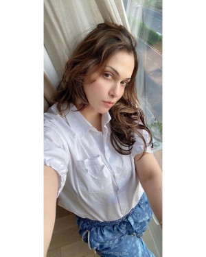 Isha Koppikar (aka) Isha Kopikar