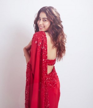 Janhvi Kapoor (aka) JahnaviKaapoor