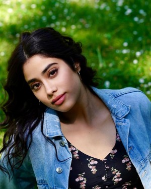 Janhvi Kapoor (aka) JahnaviKaapoor