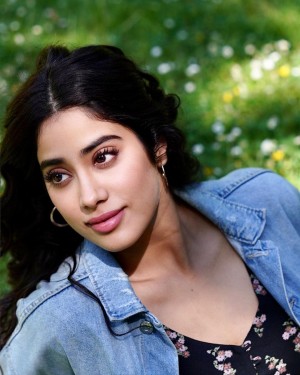 Janhvi Kapoor (aka) JahnaviKaapoor