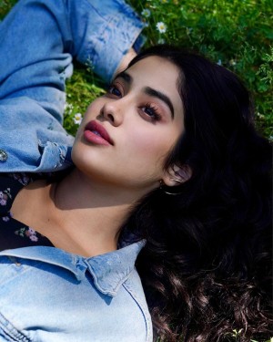 Janhvi Kapoor (aka) JahnaviKaapoor