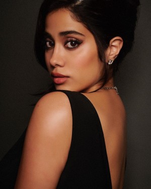 Janhvi Kapoor (aka) JahnaviKaapoor