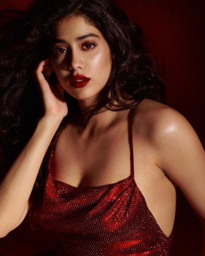 Janhvi Kapoor (aka) JahnaviKaapoor