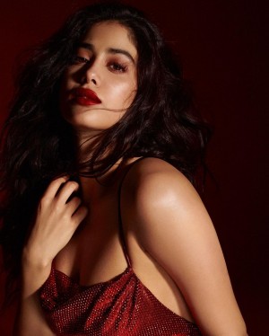 Janhvi Kapoor (aka) JahnaviKaapoor