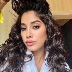 Janhvi Kapoor (aka) JahnaviKaapoor