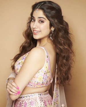 Janhvi Kapoor (aka) JahnaviKaapoor