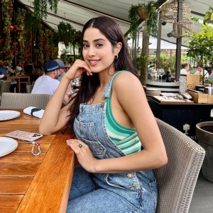 Janhvi Kapoor (aka) JahnaviKaapoor