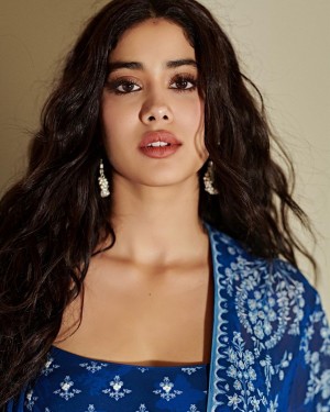 Janhvi Kapoor (aka) JahnaviKaapoor