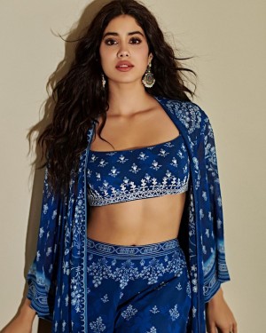 Janhvi Kapoor (aka) JahnaviKaapoor