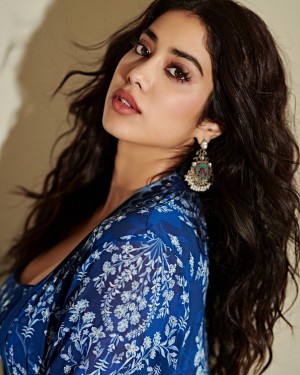 Janhvi Kapoor (aka) JahnaviKaapoor