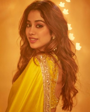 Janhvi Kapoor (aka) JahnaviKaapoor