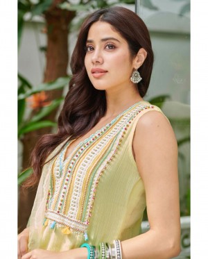 Janhvi Kapoor (aka) JahnaviKaapoor