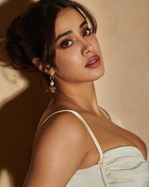 Janhvi Kapoor (aka) JahnaviKaapoor