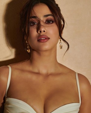 Janhvi Kapoor (aka) JahnaviKaapoor