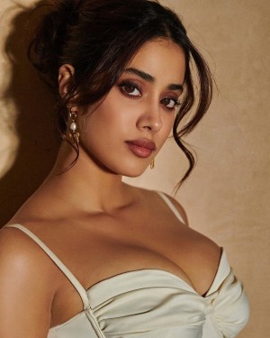 Janhvi Kapoor (aka) JahnaviKaapoor