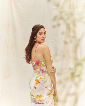 Janhvi Kapoor (aka) JahnaviKaapoor