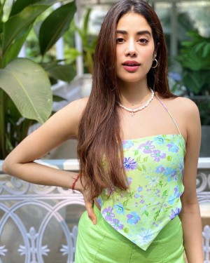 Janhvi Kapoor (aka) JahnaviKaapoor