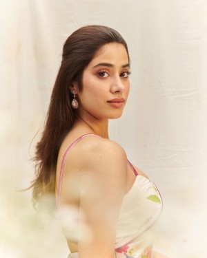 Janhvi Kapoor (aka) JahnaviKaapoor