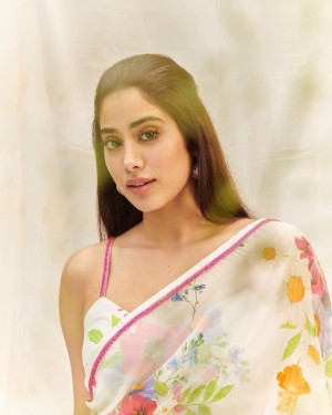 Janhvi Kapoor (aka) JahnaviKaapoor