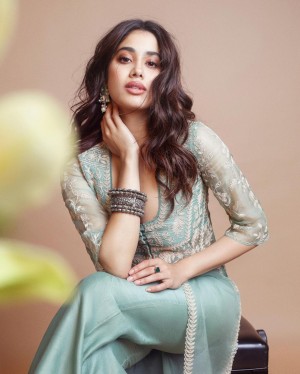 Janhvi Kapoor (aka) JahnaviKaapoor