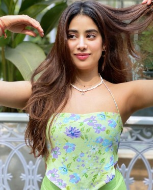 Janhvi Kapoor (aka) JahnaviKaapoor