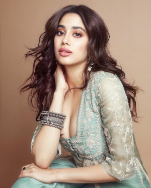 Janhvi Kapoor (aka) JahnaviKaapoor