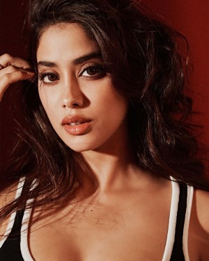 Janhvi Kapoor (aka) JahnaviKaapoor