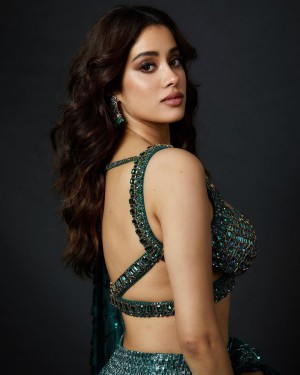 Janhvi Kapoor (aka) JahnaviKaapoor